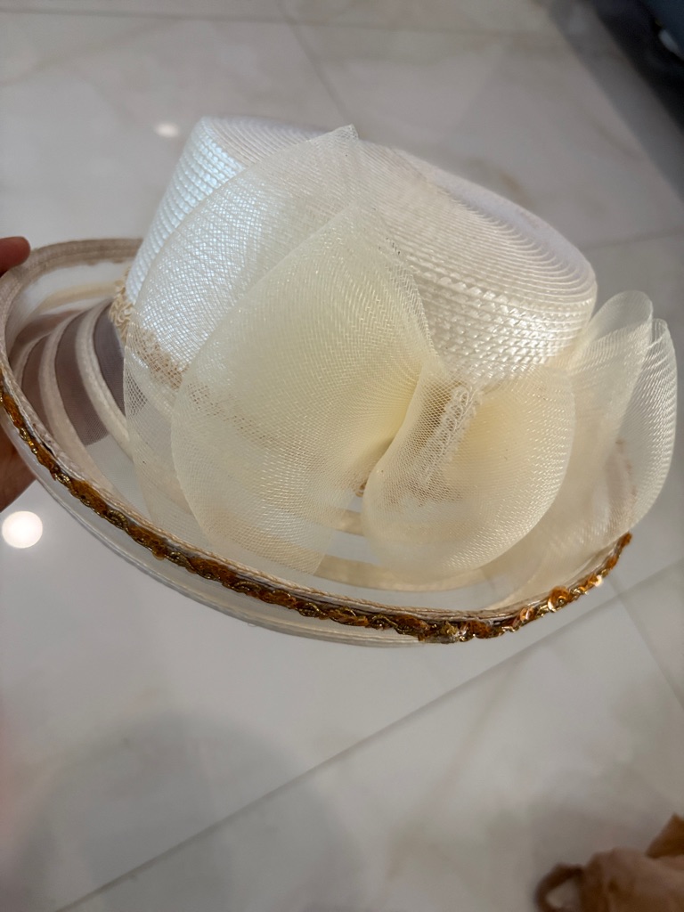 Elegant Cream Ladies Fascinator Hat With Decorative Bow